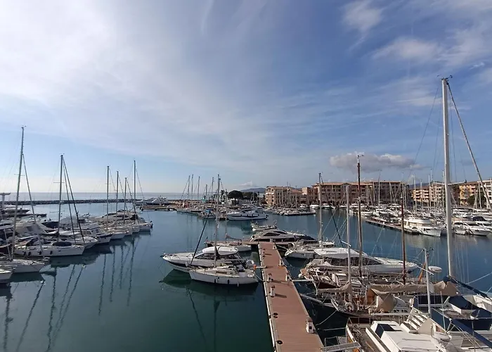 Les Rives Latines-3 By Interhome